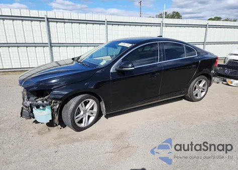 2015 Volvo S60 Premier z USA, uszkodzony, nr VIN YV140MFK5F1345989
